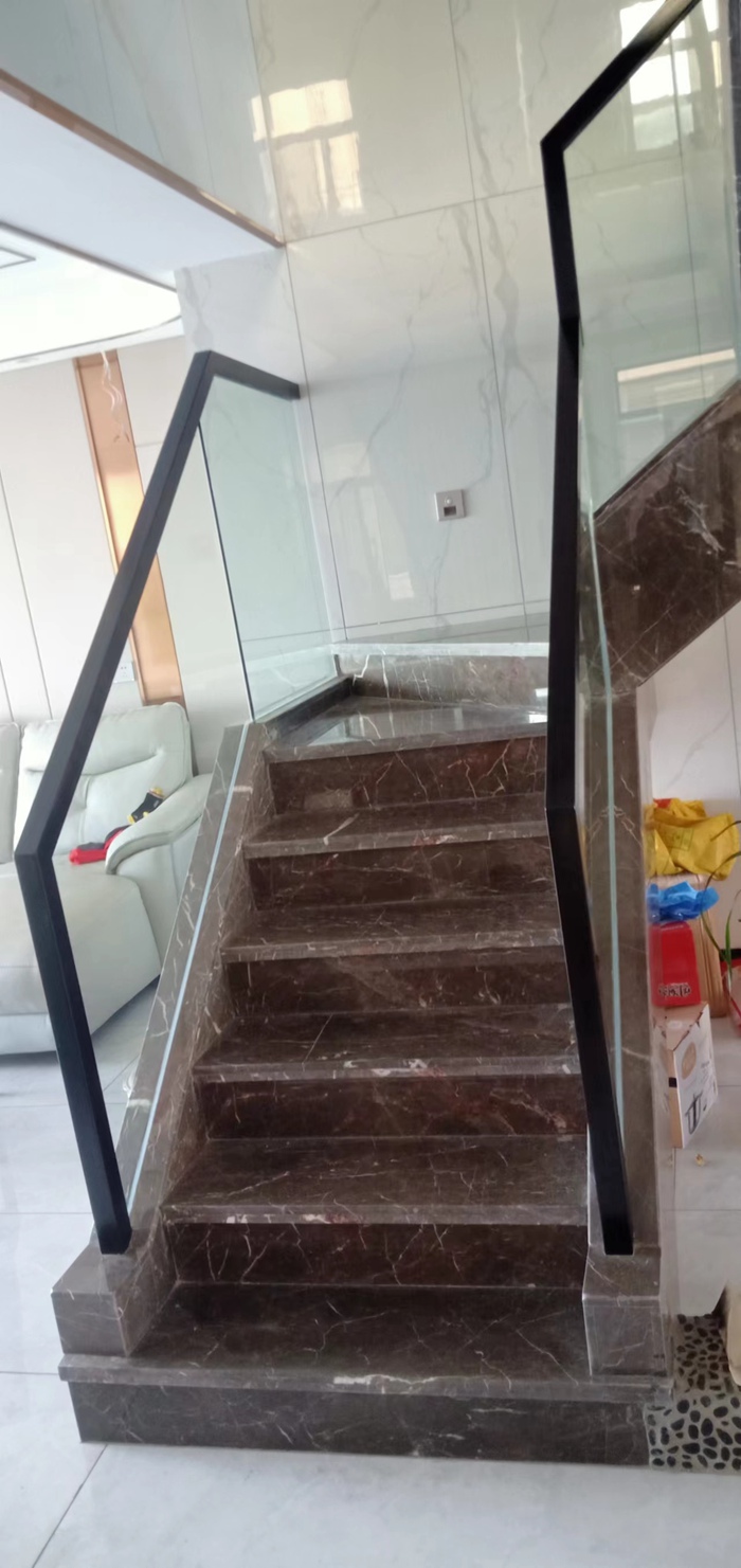 玻璃楼梯